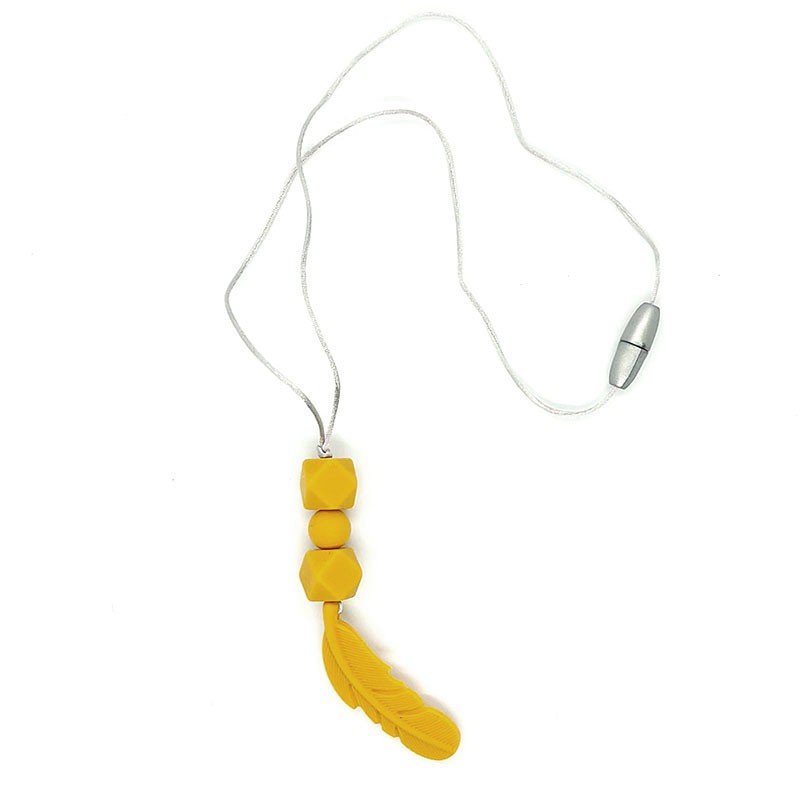 Feather-shaped chewing pendant